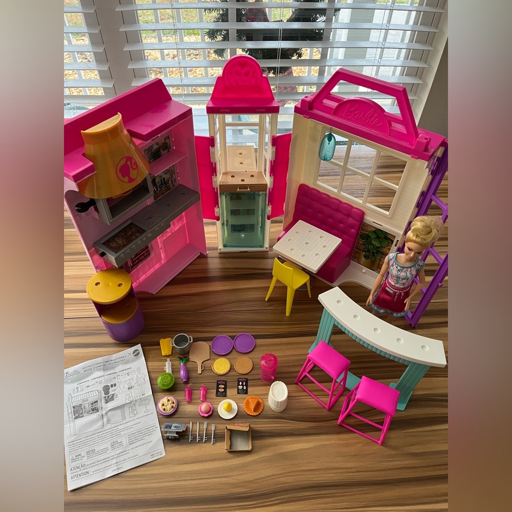 Barbie Cook ‘n Grill Restaurant Playset with Barbie Doll, 36 Pieces - Picture 8 of 12